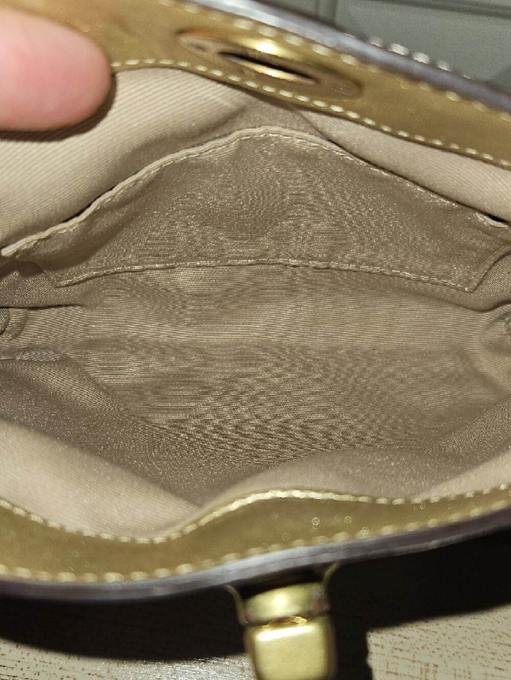 Coach NWOT Turnlock Metallic Gold Wristlet - Picture 10 of 15